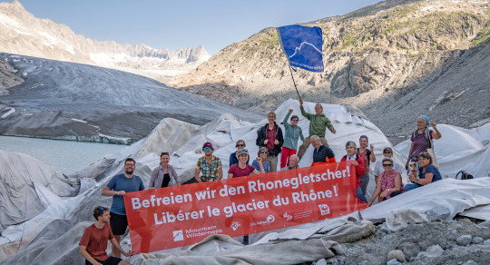 Eisgrotte am Rhonegletscher: Übergabe von 10'066 Unterschriften an Staatsrat Franz Ruppen